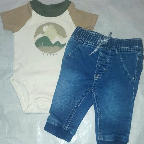 Onesie & Denim Baby Set Size Newborn (0 Months) - Picture 1 of 8